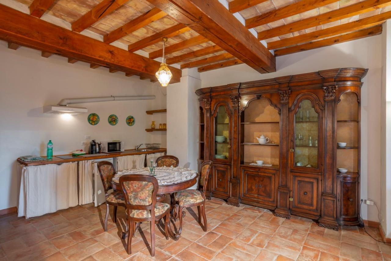 Casa Vacanze Le Fornaci Латерина Экстерьер фото